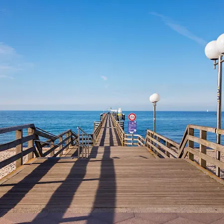 Willa Waterfront In Near Town Center *